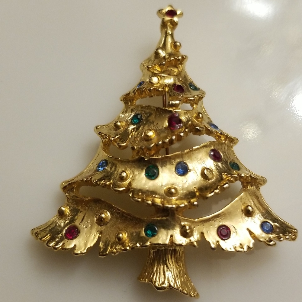 Vintage Christmas Tree Goldtone pin Brooch